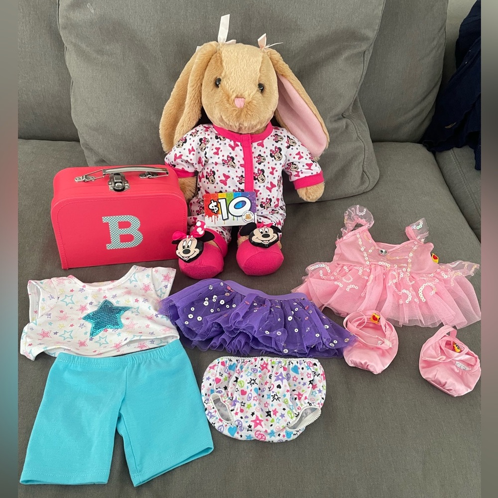 Build a bear bundle Pawlette Bunny, suitcase of clothing,$10 gift card. EUC!